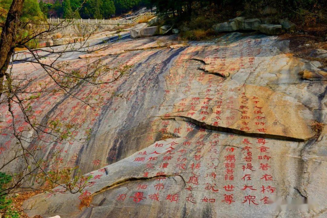 沿河中界镇：看演出 送春联 浓浓年味迎新春